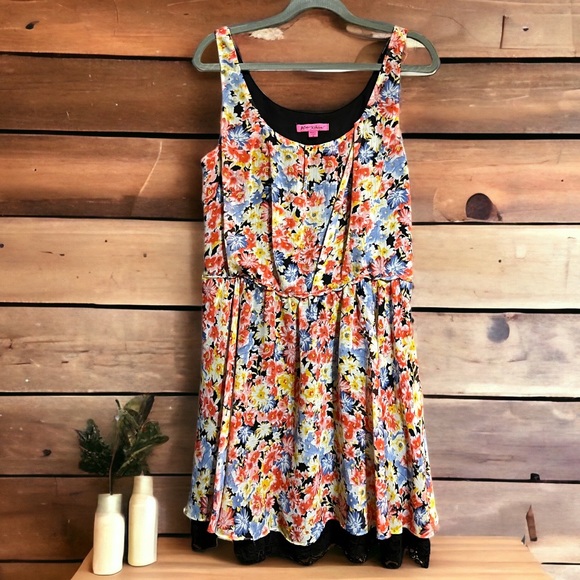 Betsey Johnson Dresses & Skirts - Betsey Johnson Floral Dress with Black Lace Lining